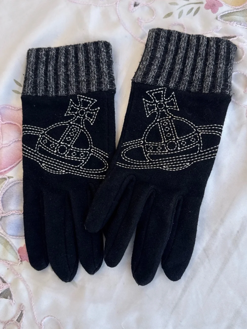 Y2K Vivienne Westwood Orb Embroidered Knit Gloves